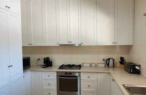 Mansfield House | Ashlyn House, Central 2BR King Queen, Entire home