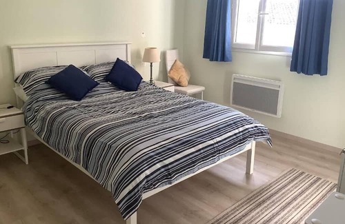 Jarnac Apartment | Gîtes 4 Personnes au Milieu des Vignes le Long de la Charente