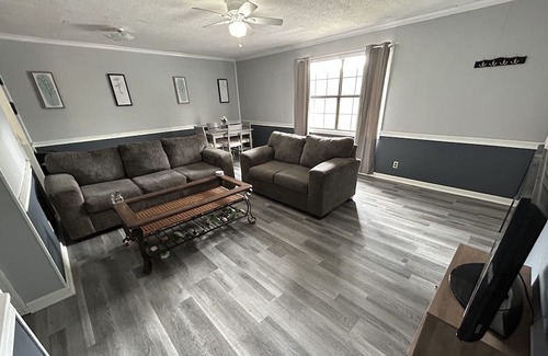 Calhoun Apartment | 2 Bedroom Apartment in Calhoun. 45 mins to Atlanta or Chattanooga!