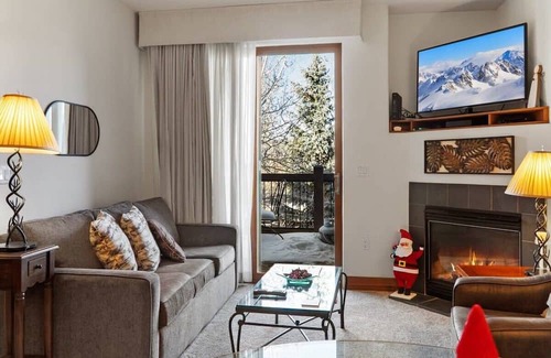 The Highlands Condo | 2BD Condo by Shuttle Ski Lifts and Golfing