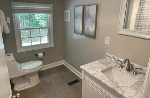 Burlington House | Charming and Spacious 5-Bedroom House in the Heart of Burlington