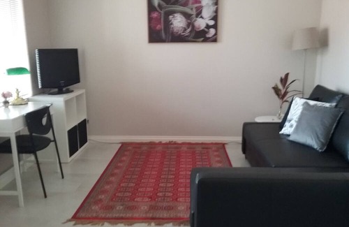 Bedford House | ~Beautifully clean~Bright & quiet~close to CBD~