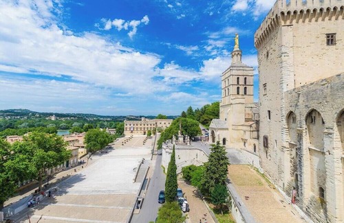 Le Pontet Apartment | Apartment 'Avignon' with Private Garden and Wi-Fi