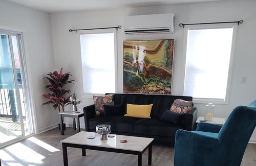 Charlotte House | Fully furnished home with full kitchen, including Wi-Fi, 50" color TV