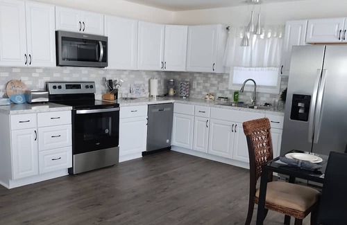 Charlotte House | Fully furnished home with full kitchen, including Wi-Fi, 50" color TV