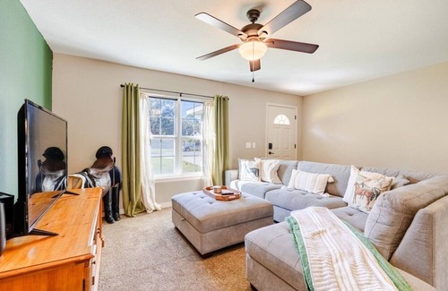 Fellowship House | Entire house, only 8 min from WEC