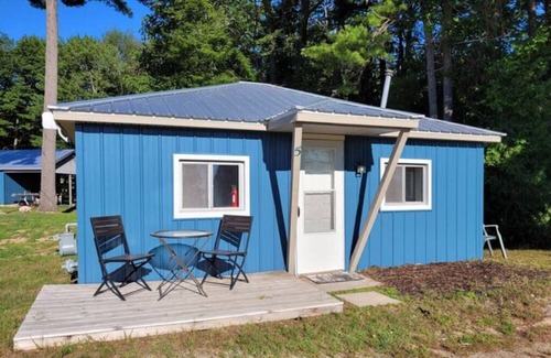 Oscoda Cabin | The Bungalow #5 w/ 2 Bedrooms