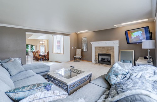 North End House | Huge, beautiful home for entertaining