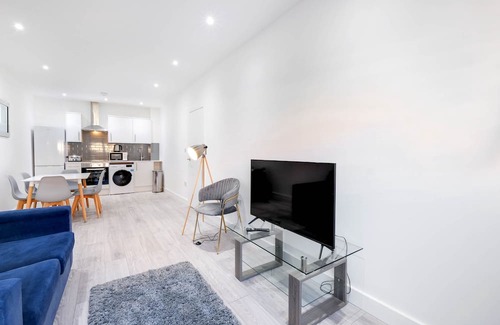 Corby Apartment | Corby City Centre Apt. 02 - Short-Term Rentals in Northamptonshire