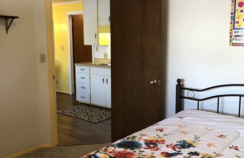 Bozeman Cabin | Comfortable log home in great Bozeman location close to MSU, hospital and trails