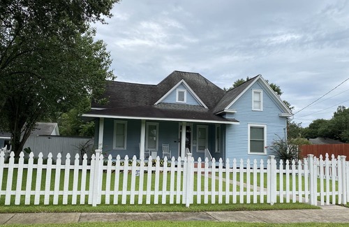 Lake Charles House | Large Dogs welcome with large fenced in yard