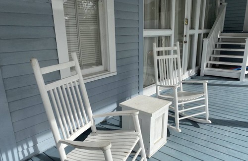 Lake Charles House | Large Dogs welcome with large fenced in yard