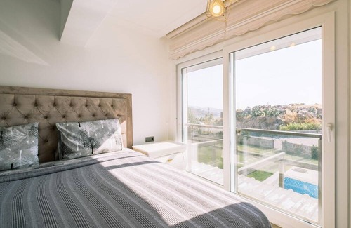Gundogan Villa | Chic Villa w Patio Pool 3 min to Beach in Bodrum