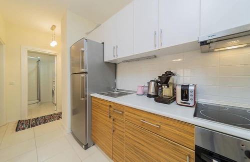 Konyaalti Apartment | Flat w Pool Garden and Balcony 7 min to Beach