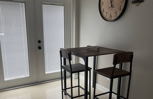 Princeton House | Beautiful 3 bedroom 2 bath room house with tons of amenities right outside Miami