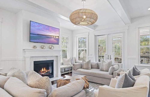 Santa Rosa Beach House | Savannah's Landing – Private Heated Saltwater Pool & Spa, FREE 8-Seater Golf Cart, 6 bikes and Pool Heat, EV Charging Port & XL Bunk Room!