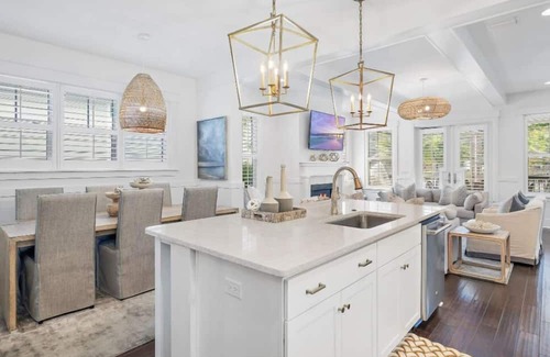 Santa Rosa Beach House | Savannah's Landing – Private Heated Saltwater Pool & Spa, FREE 8-Seater Golf Cart, 6 bikes and Pool Heat, EV Charging Port & XL Bunk Room!