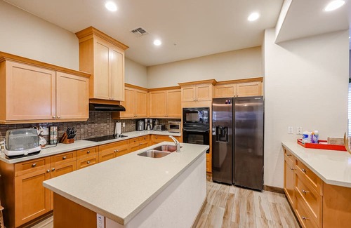 Pima Acres House | Luxurious FULL 3br house w/pool + gym