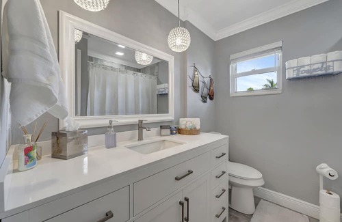 Fort Myers Shores House | Beautiful Island 3 Bedroom Coastal Home Located On The Caloosahatchee River