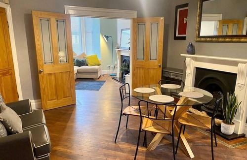 Preston House | Beautiful 3-Bed House in Preston