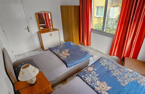 Zeytinlik Apartment | Sleek Flat w Balcony 3 min to Coast in Kyrenia