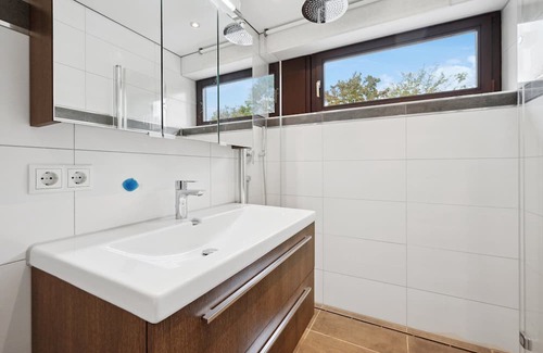 Boeblingen Apartment | Artistic 2BR Apartment "TULIP" I Netflix I Parking I Home office I Balcony