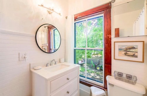 Friendship Apartment | Beautiful restored sunny Historic home in a quintessential Maine fishing village