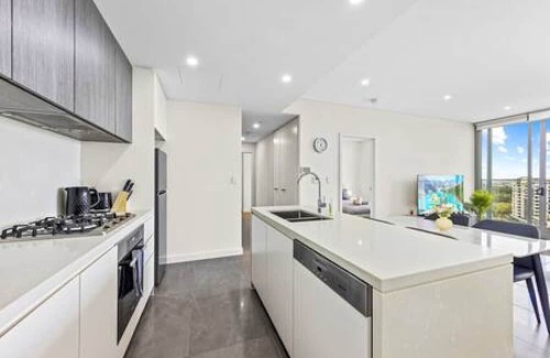 Lidcombe Apartment | Top floor Apt right next to Accor Stadium