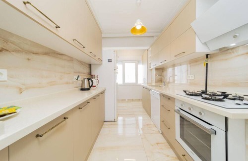 Lara Apartment | Spacious Apartment near Lara Beach in Muratpasa