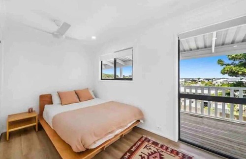 Coomera House | Modern Home by the River
