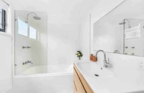 Coomera House | Modern Home by the River