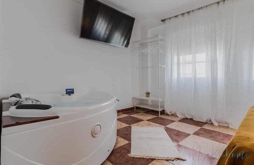 Huelva Apartment | Suite con Jacuzzi en el Centro, ,vistas y Garaje
