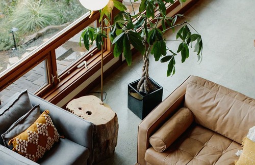 Bowen Island House | Retreat House With Lake & Mountain Views on Bowen