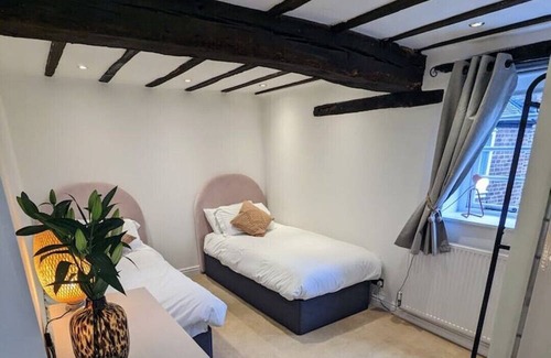 Ribbesford House | Zeppelin House - Riverside 18th Century Townhouse
