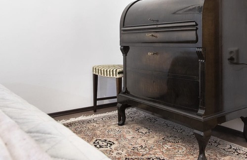 Taban House | 5 min walk to Buda castle, private patio and garden, detached garage, winefridge