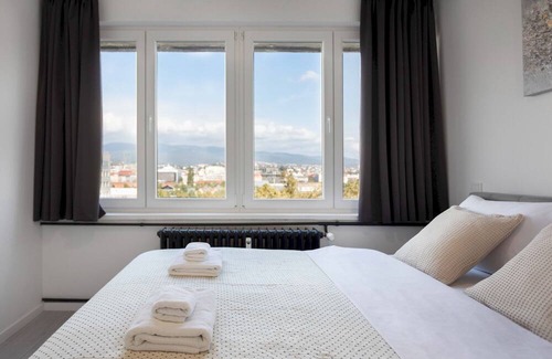Zagreb Apartment | Spacious 2BDR Apartment- Skyline View