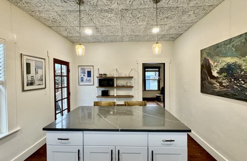 North End Cottage | Lovely North End Cottage- Newly renovated historic home with all the amenities.