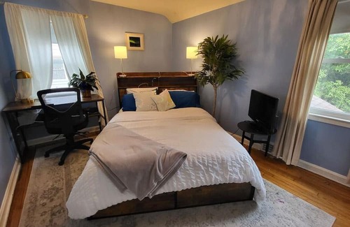 Lyndhurst House | Cute 3 b 1 b Family home in Cle