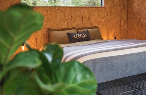 Albert Town Cottage | Wanaka's most Stylish, tranquil and private one bedroom apartment, 2 x free bike