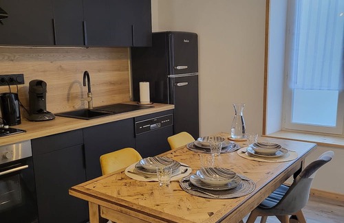 Tauves Apartment | Location Saisonnière La Berbère Dans le Bourg de Tauves