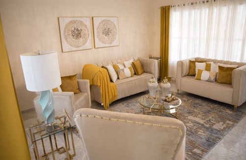 Tenares House | OASIS OF PEACE- Spacious 4 bedroom house w/garden!