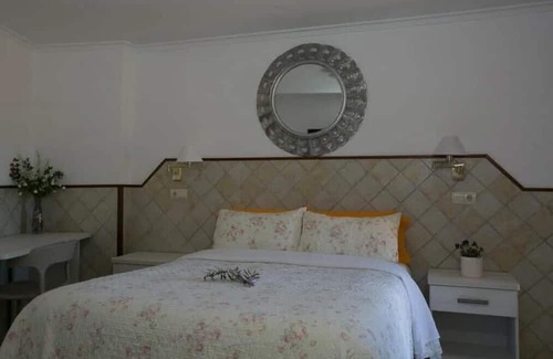 Talarn Apartment | Apartment 'Lola 205' with Mountain View, Wi-Fi and Air Conditioning