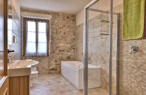 Oldesio Apartment | Apartment 'Il Grano' with Lake View, Private Terrace and Wi-Fi