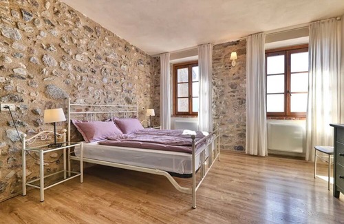 Oldesio Apartment | Apartment 'Il Grano' with Lake View, Private Terrace and Wi-Fi