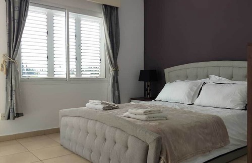 Paphos House | 2-bed House in Kato Paphos! Beach 5 Min walk, Shared Pool, Family & Pet-Friendly