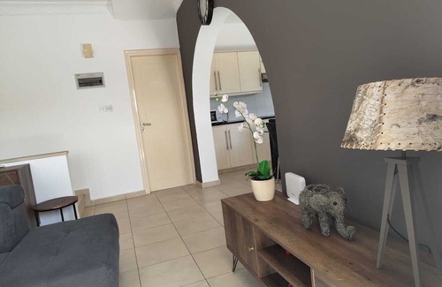 Paphos House | 2-bed House in Kato Paphos! Beach 5 Min walk, Shared Pool, Family & Pet-Friendly