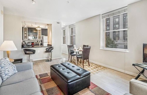 Downtown Washington D.C. House | Gorgeous 2BR | Work Desk + Free WiFi | Near White House