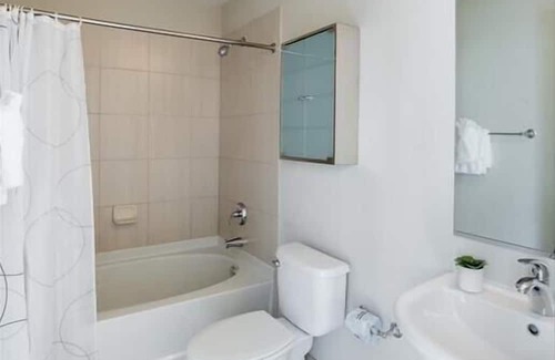 Downtown Washington D.C. House | Gorgeous 2BR | Work Desk + Free WiFi | Near White House