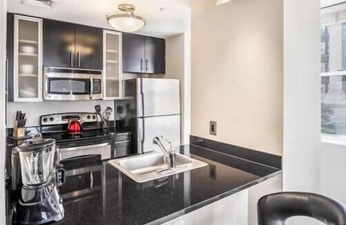 Downtown Washington D.C. House | Gorgeous 2BR | Work Desk + Free WiFi | Near White House