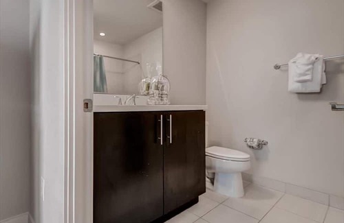 Downtown Washington D.C. House | Chic 1BR | Work Space + WiFi | Laundry | Near White House